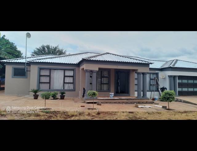3 BEDROOM HOUSE FOR SALE IN LENYENYE